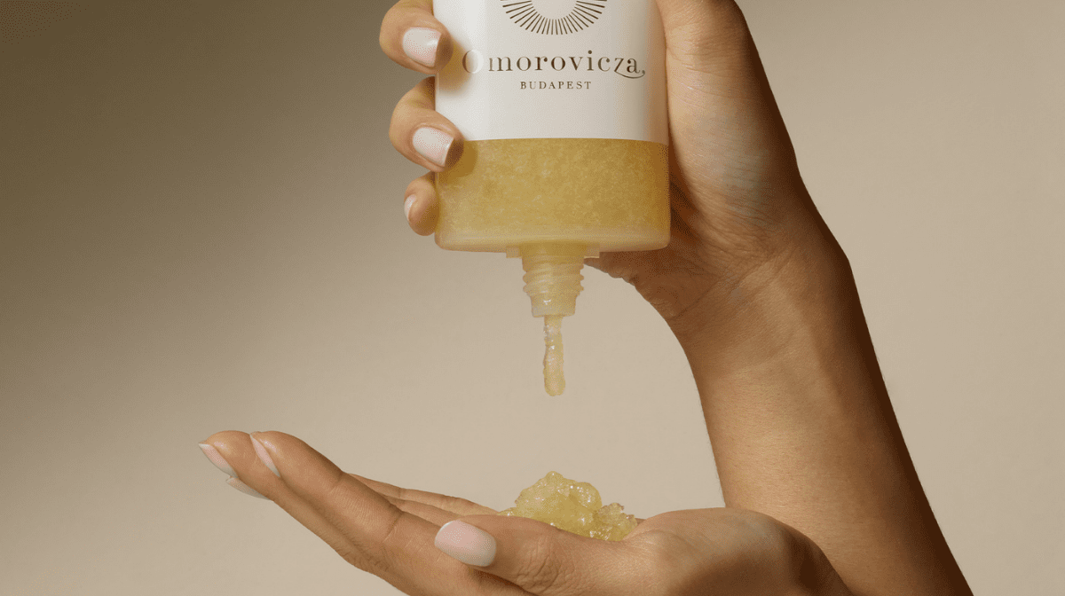 Chemical vs Physical Exfoliation: What’s the Difference?