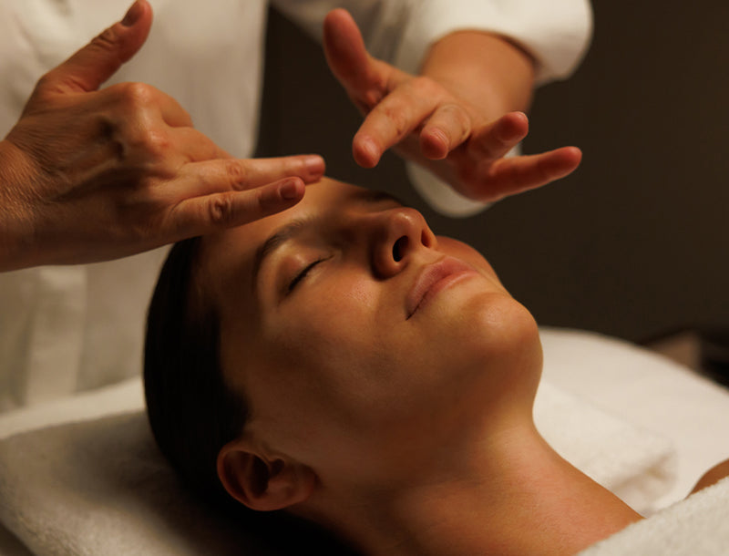 The Gold Hydralifting Facial